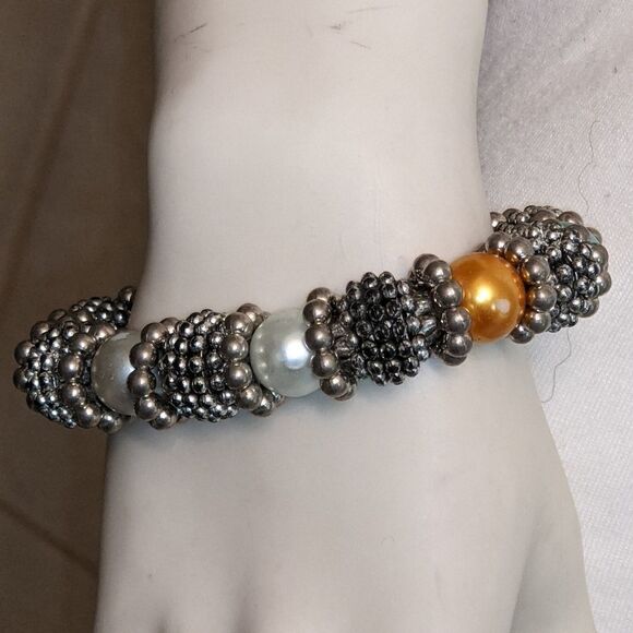 Chunky multi colored bead & silvertone bracelet - Picture 2 of 9